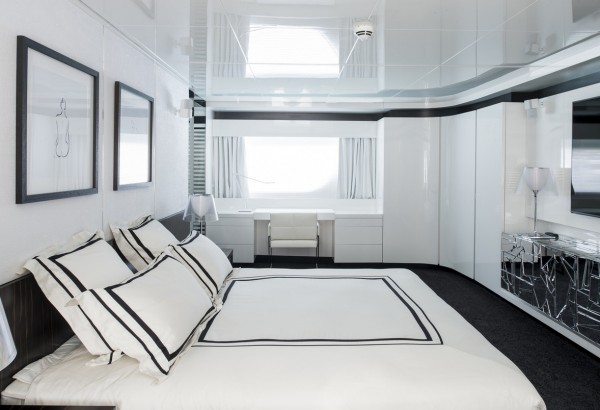 Yacht de luxe Arcadia JURATA large cabine invités