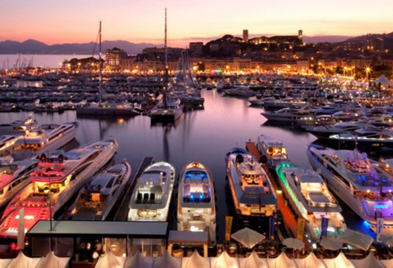 Locations de Superyachts au Cœur des Évènements Prestigieux de Cannes et de Monaco