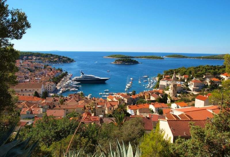 En Famille Ou Entre Amis, Louez Un Yacht De Luxe En Croatie