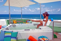 Charter luxury Motor Yacht OHANA in Bahamas or Florida for Christmas