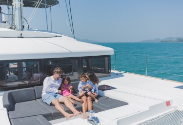 Why Luxury Yacht Charters Make Happy Families