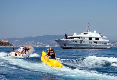 7 Good Reasons to Spend a Day at Anchor on Your Next Yacht Charter 