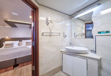 CASABLANCA Guest Cabin & Bathroom