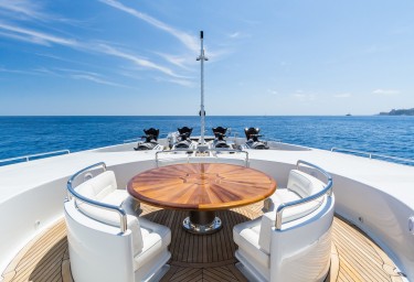 APOGEE Foredeck Seating
