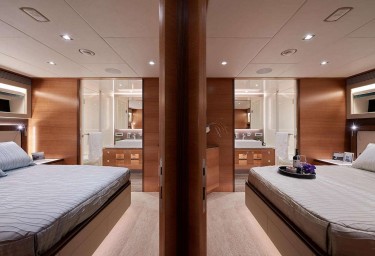 MIDNIGHT MOON Guest Cabins Amidship